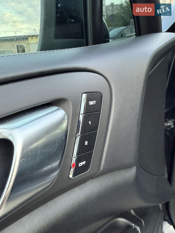 Внедорожник / Кроссовер Porsche Cayenne 2011 в Ровно