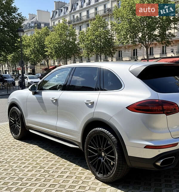 Внедорожник / Кроссовер Porsche Cayenne 2015 в Киеве