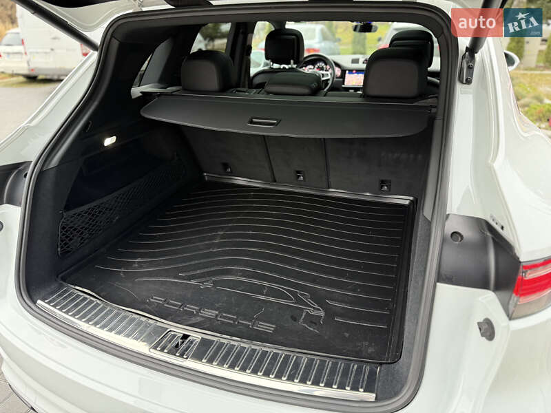 Внедорожник / Кроссовер Porsche Cayenne 2021 в Львове