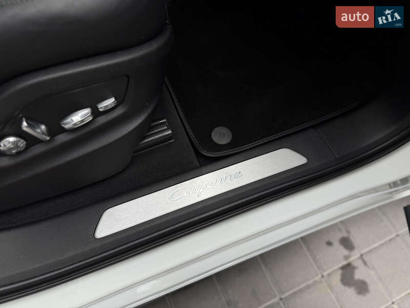 Внедорожник / Кроссовер Porsche Cayenne 2021 в Львове