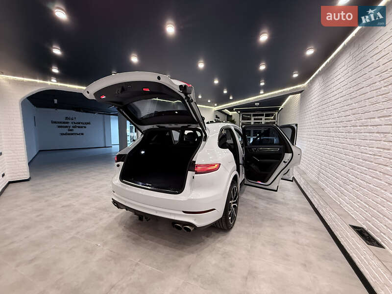 Позашляховик / Кросовер Porsche Cayenne 2020 в Одесі
