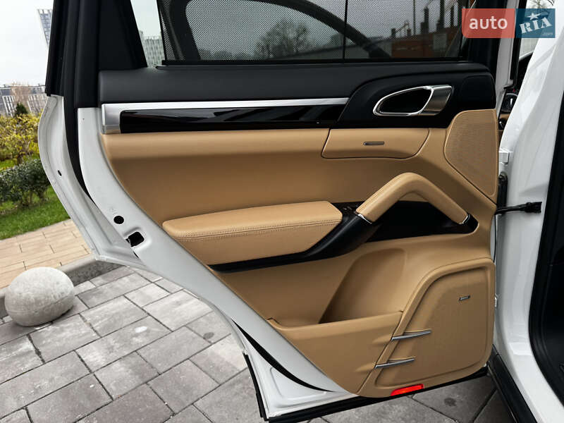 Позашляховик / Кросовер Porsche Cayenne 2017 в Києві