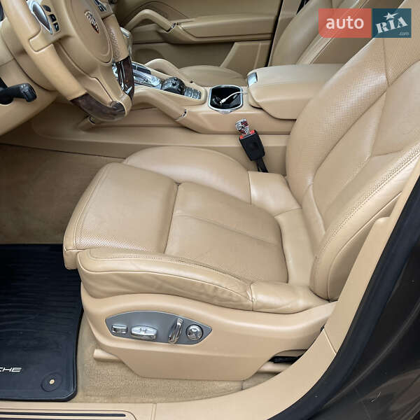 Позашляховик / Кросовер Porsche Cayenne 2012 в Києві