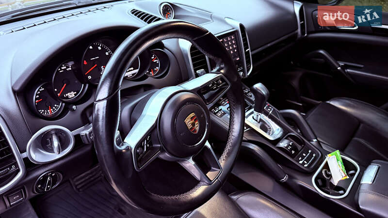Внедорожник / Кроссовер Porsche Cayenne 2016 в Днепре
