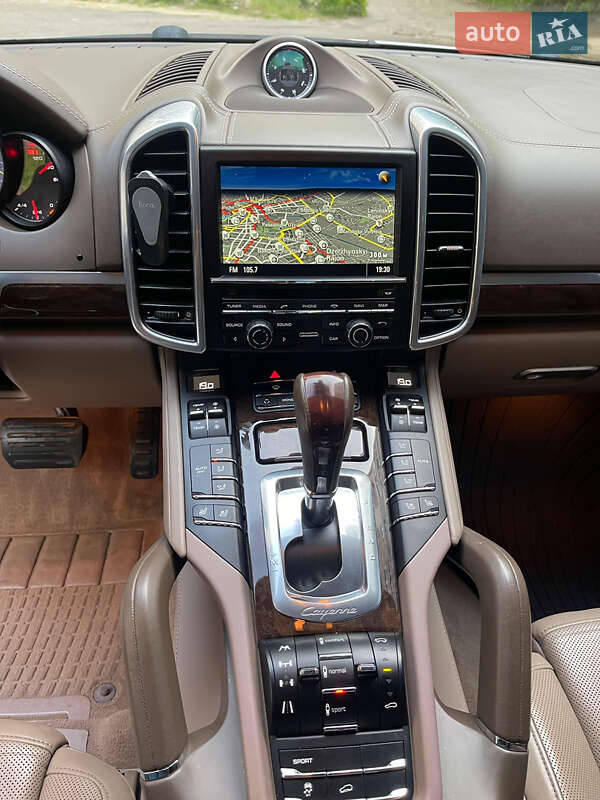 Позашляховик / Кросовер Porsche Cayenne 2012 в Харкові