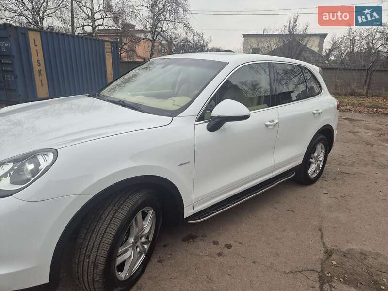 Внедорожник / Кроссовер Porsche Cayenne 2014 в Киеве