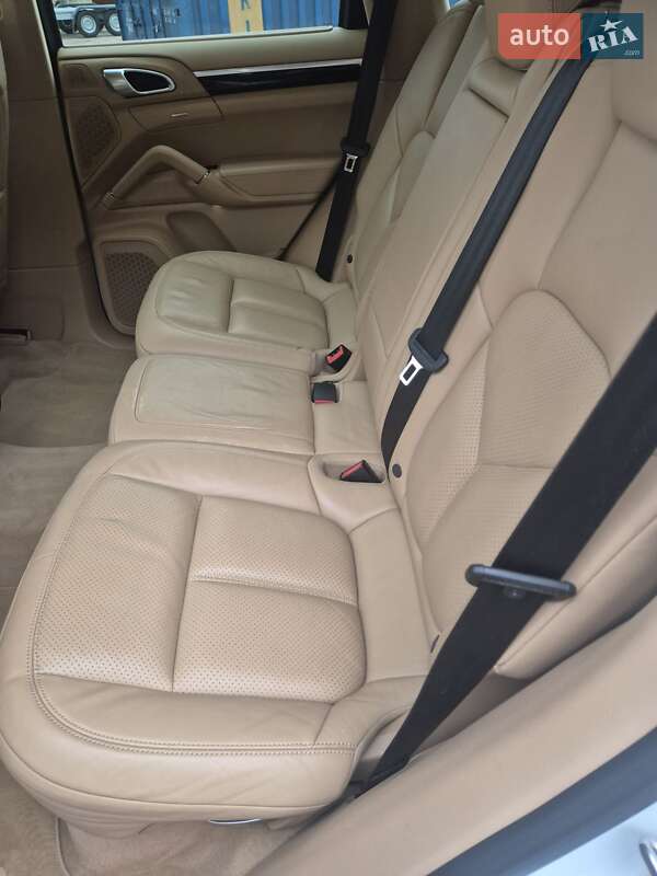 Внедорожник / Кроссовер Porsche Cayenne 2014 в Киеве