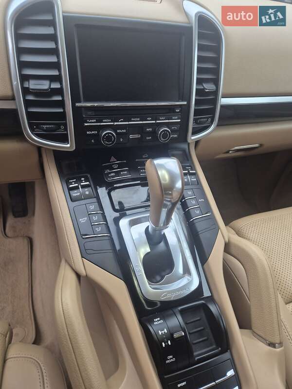 Внедорожник / Кроссовер Porsche Cayenne 2014 в Киеве