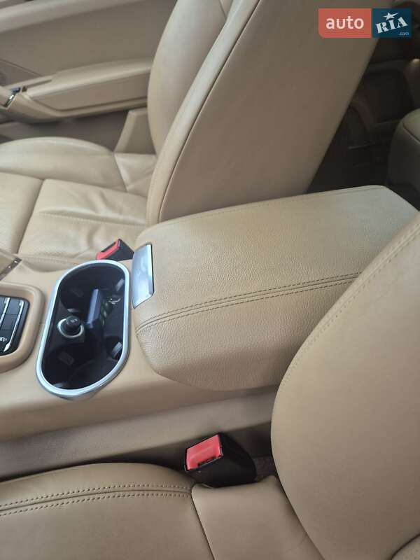 Внедорожник / Кроссовер Porsche Cayenne 2014 в Киеве