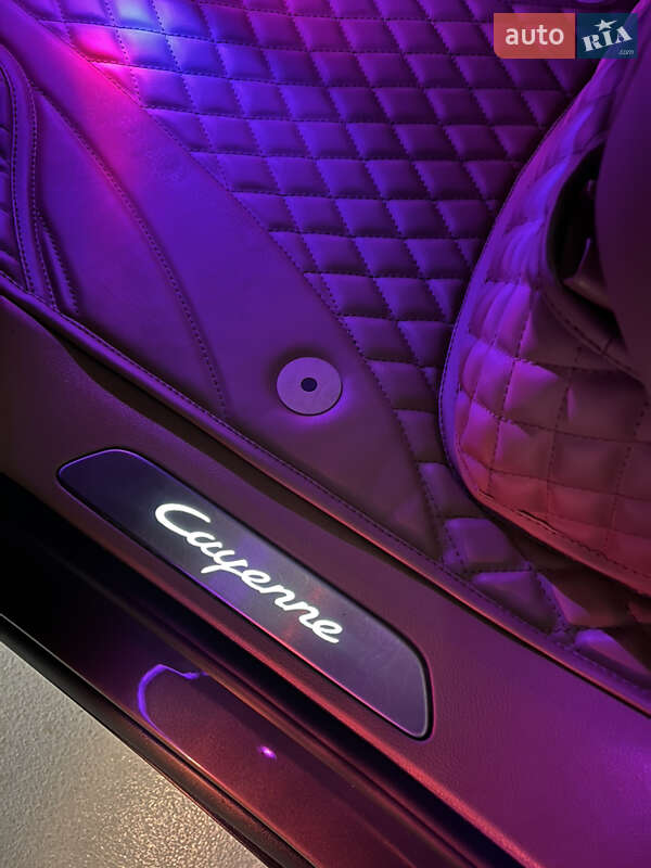 Внедорожник / Кроссовер Porsche Cayenne 2015 в Киеве