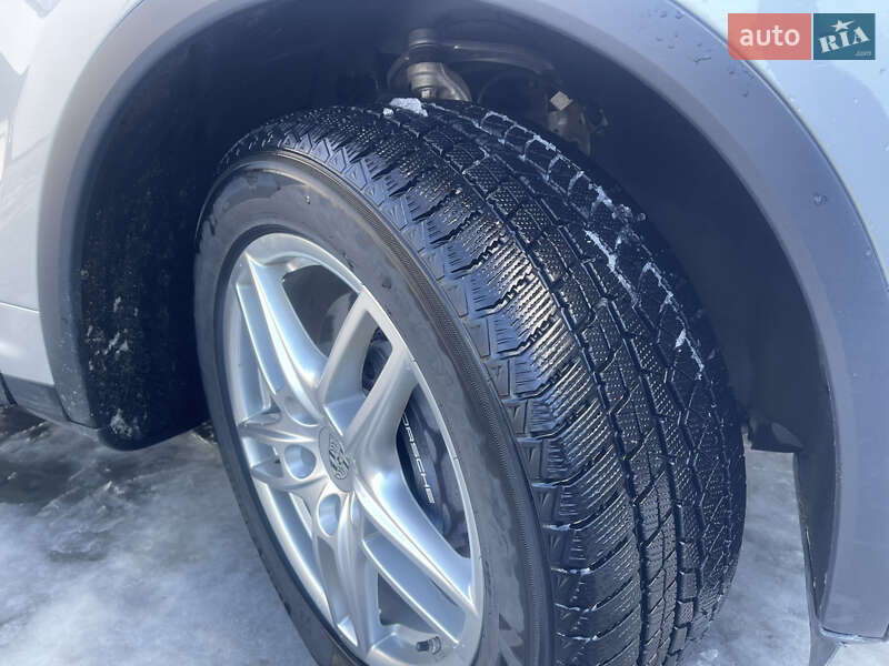 Позашляховик / Кросовер Porsche Cayenne 2013 в Бориславі