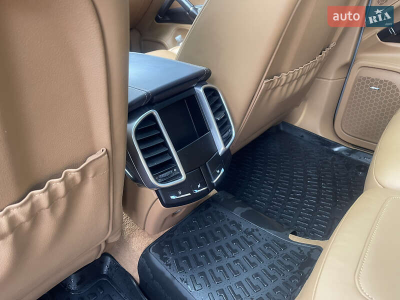 Позашляховик / Кросовер Porsche Cayenne 2013 в Бориславі