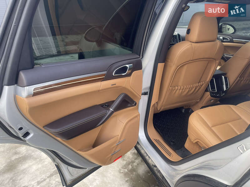 Позашляховик / Кросовер Porsche Cayenne 2013 в Бориславі
