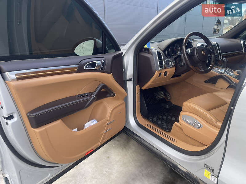 Позашляховик / Кросовер Porsche Cayenne 2013 в Бориславі