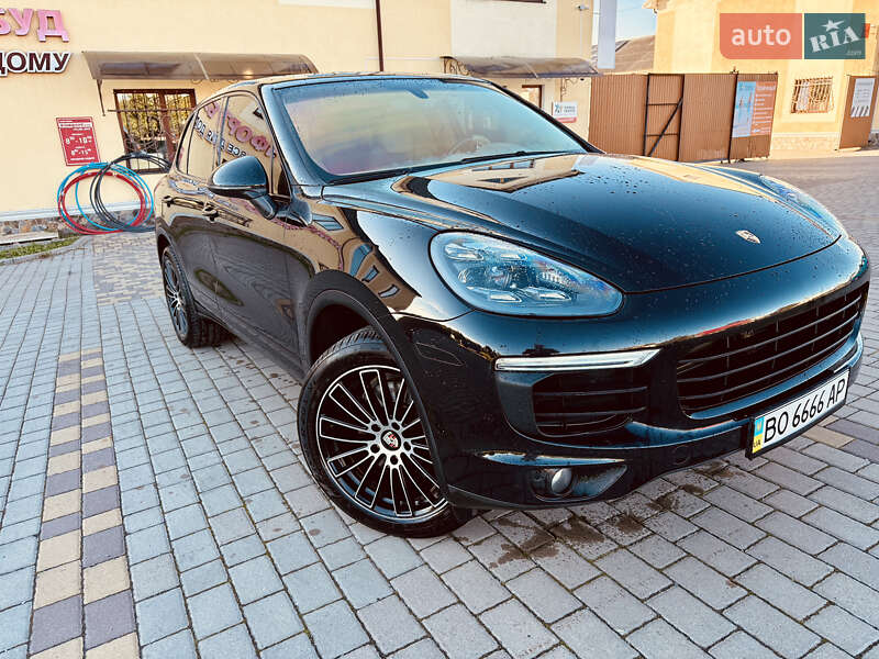 Внедорожник / Кроссовер Porsche Cayenne 2015 в Львове