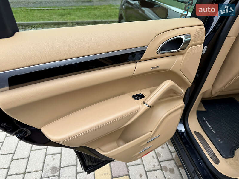 Внедорожник / Кроссовер Porsche Cayenne 2015 в Львове