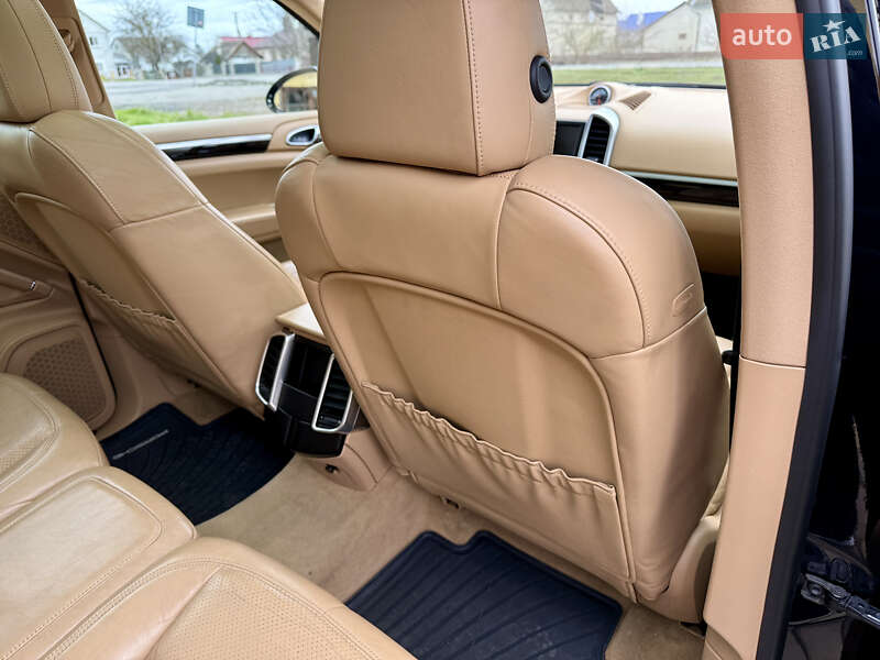 Внедорожник / Кроссовер Porsche Cayenne 2015 в Львове