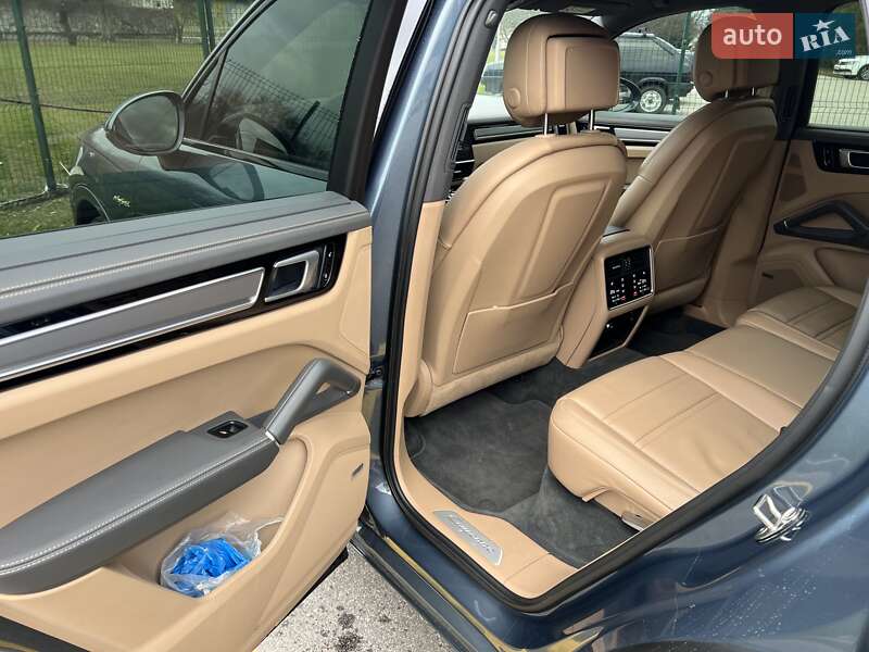 Внедорожник / Кроссовер Porsche Cayenne 2018 в Днепре фото 4 Внедорожник / Кроссовер Porsche Cayenne 2018 в Днепре