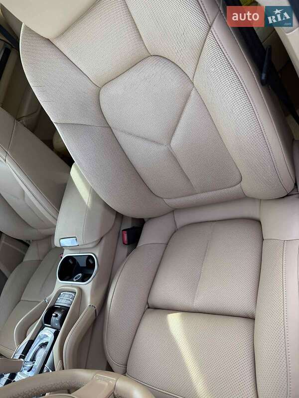 Позашляховик / Кросовер Porsche Cayenne 2013 в Одесі