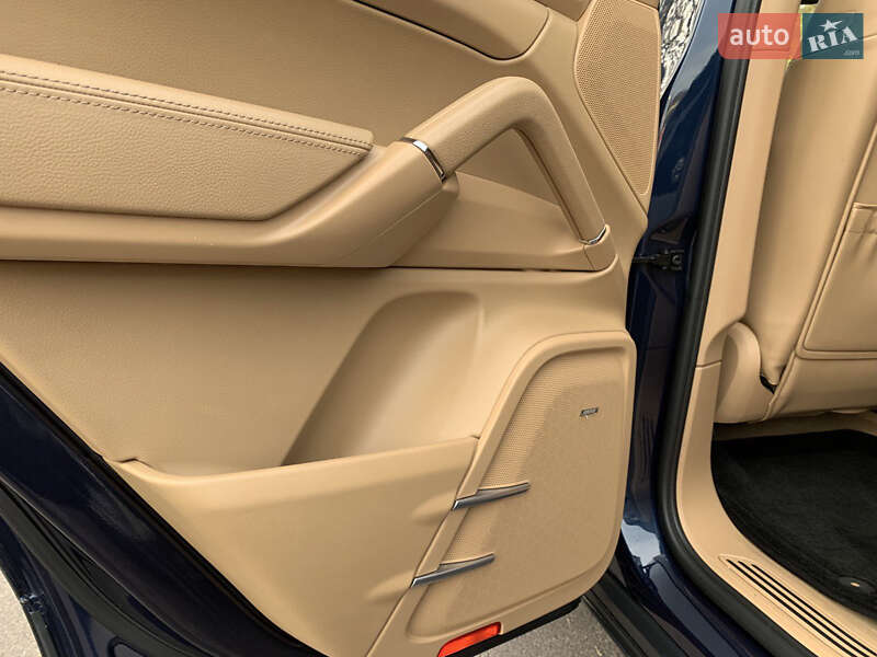 Позашляховик / Кросовер Porsche Cayenne 2011 в Кам'янському