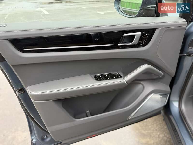 Позашляховик / Кросовер Porsche Cayenne 2018 в Києві