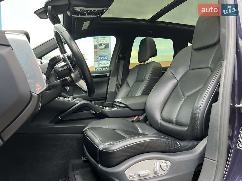 Внедорожник / Кроссовер Porsche Cayenne 2016 в Киеве