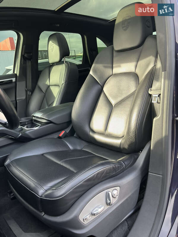 Внедорожник / Кроссовер Porsche Cayenne 2016 в Киеве