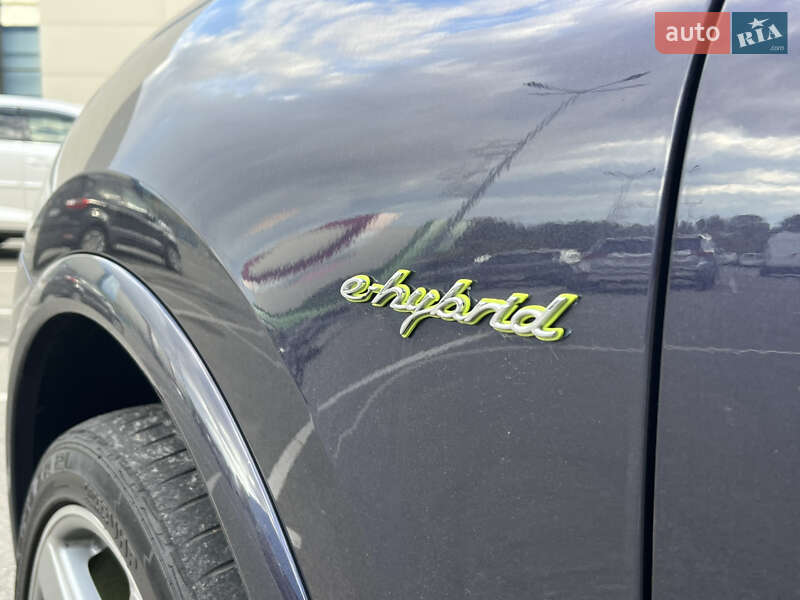 Внедорожник / Кроссовер Porsche Cayenne 2016 в Киеве