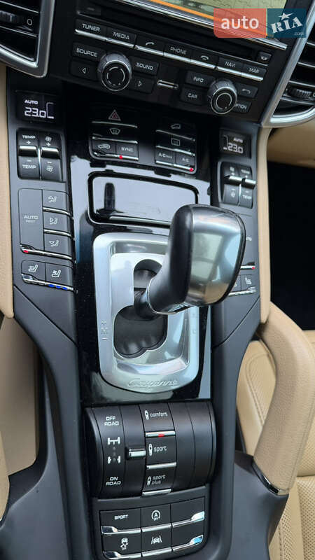 Позашляховик / Кросовер Porsche Cayenne 2016 в Києві