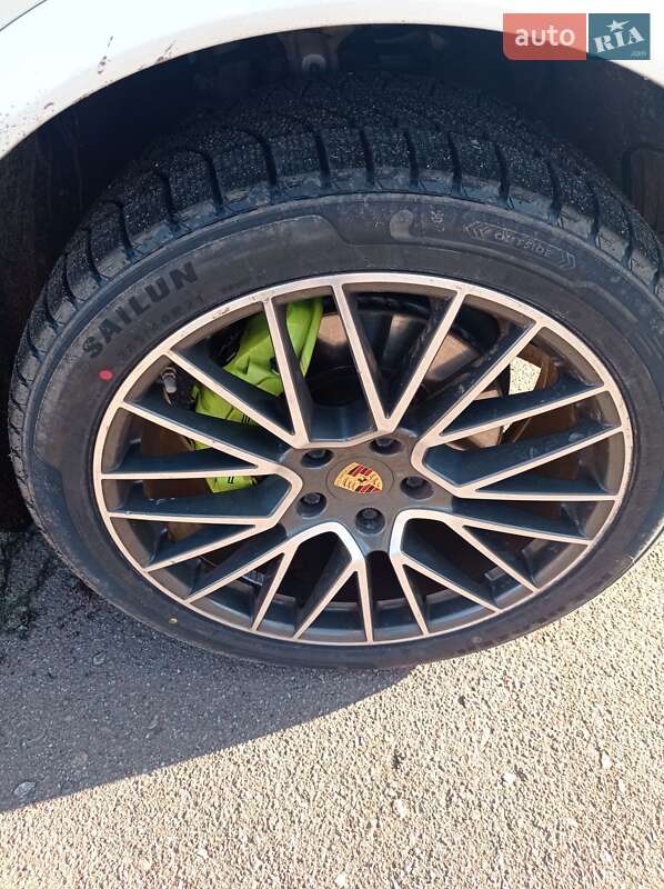 Позашляховик / Кросовер Porsche Cayenne 2019 в Києві