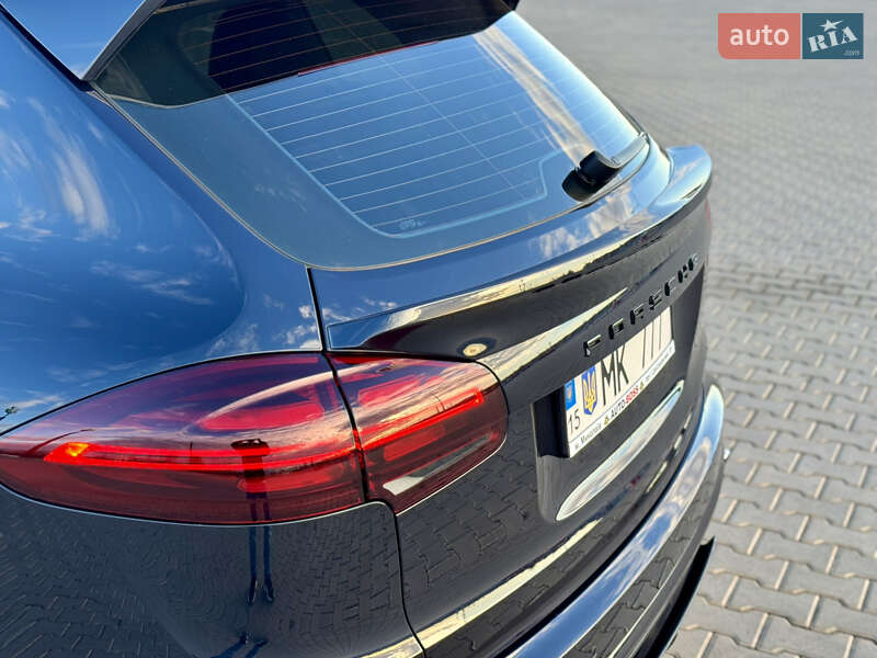 Внедорожник / Кроссовер Porsche Cayenne 2015 в Николаеве
