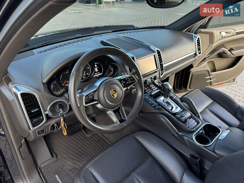 Внедорожник / Кроссовер Porsche Cayenne 2015 в Николаеве