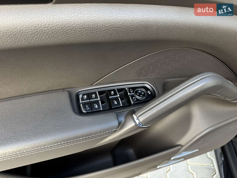 Внедорожник / Кроссовер Porsche Cayenne 2015 в Николаеве