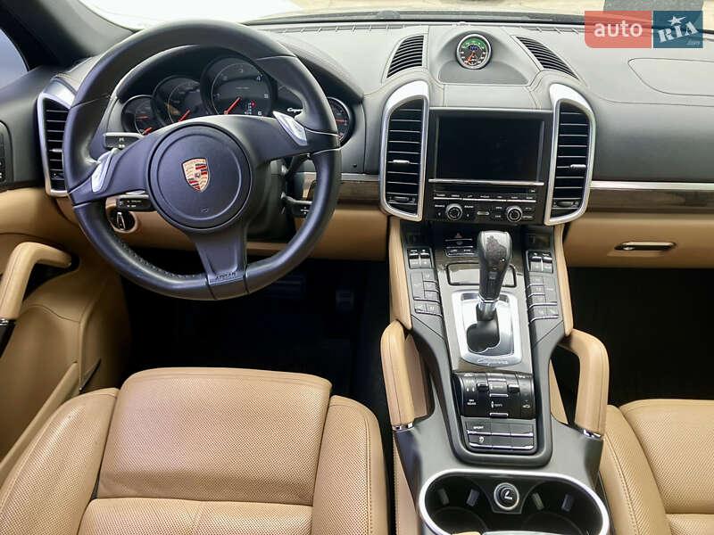 Внедорожник / Кроссовер Porsche Cayenne 2014 в Киеве