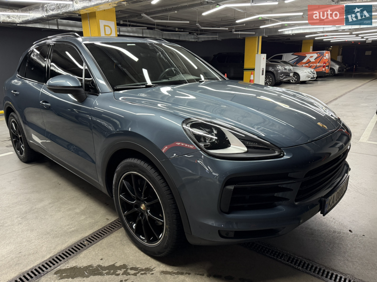 Офіційна, повністю обслугована.
Без ДТП, фарбовано задні праві двері (косметика).
Чудова комплектація.
Два ключі, дві резини.
За додатковою інформацією пишіть, телефонуйте.
Тільки в месенджер.