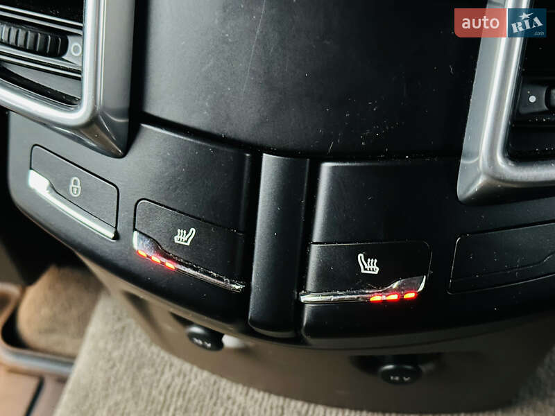 Позашляховик / Кросовер Porsche Cayenne 2012 в Харкові