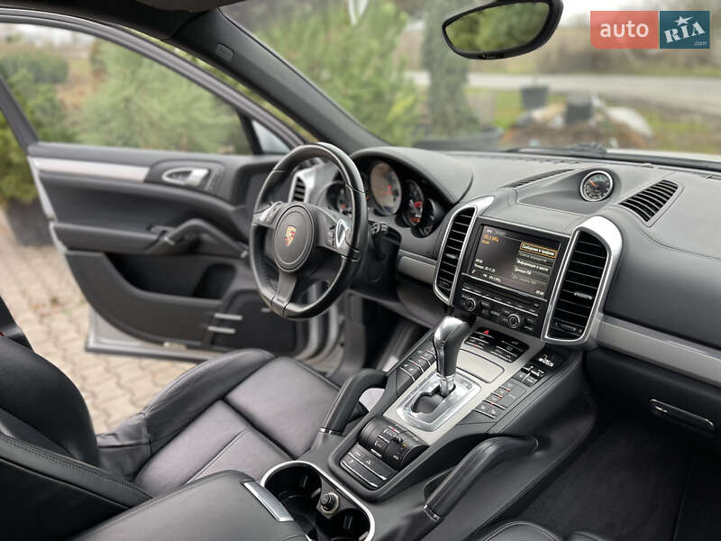 Внедорожник / Кроссовер Porsche Cayenne 2014 в Луцке