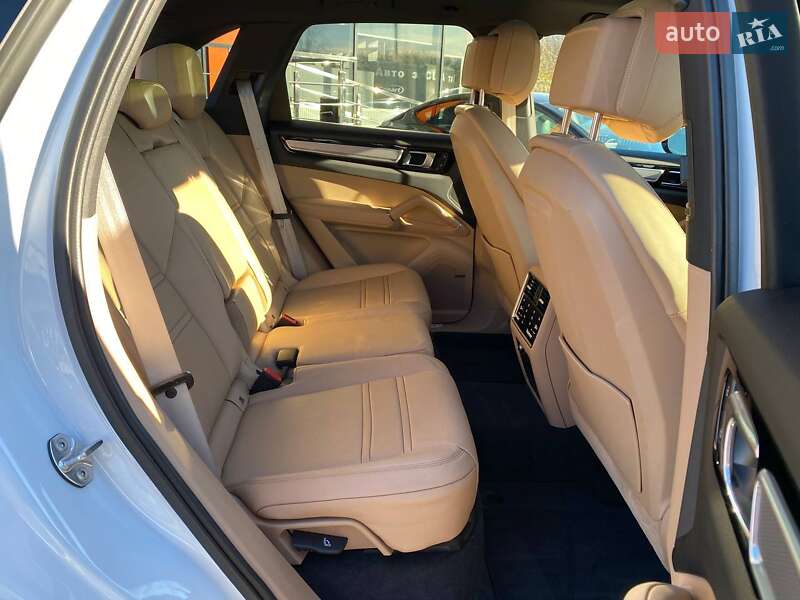 Позашляховик / Кросовер Porsche Cayenne 2022 в Львові