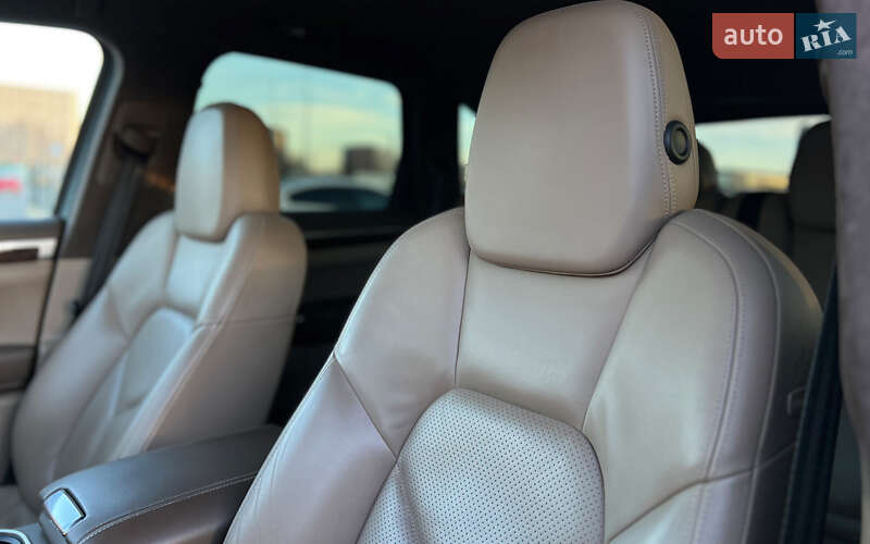 Внедорожник / Кроссовер Porsche Cayenne 2012 в Львове