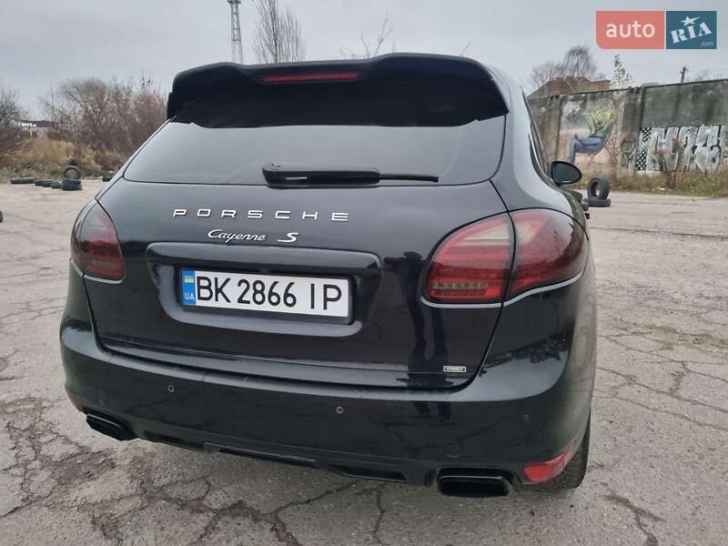 Внедорожник / Кроссовер Porsche Cayenne 2013 в Ровно