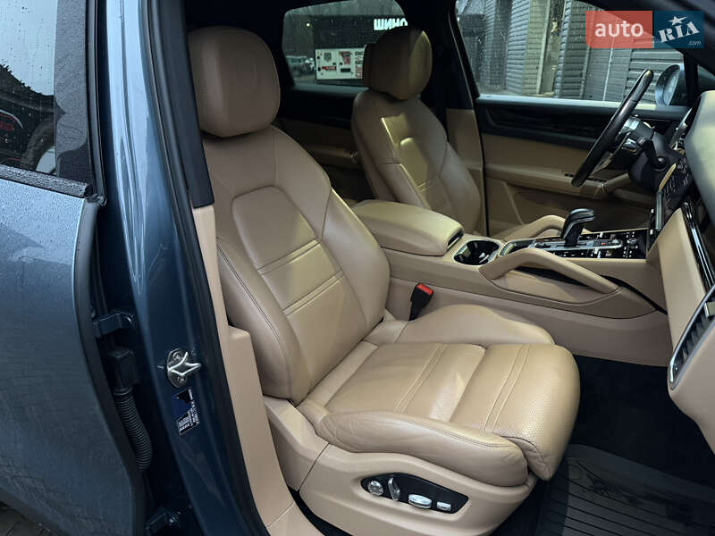 Внедорожник / Кроссовер Porsche Cayenne 2018 в Киеве