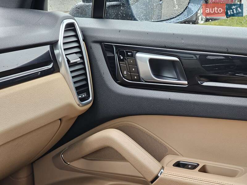 Позашляховик / Кросовер Porsche Cayenne 2018 в Києві
