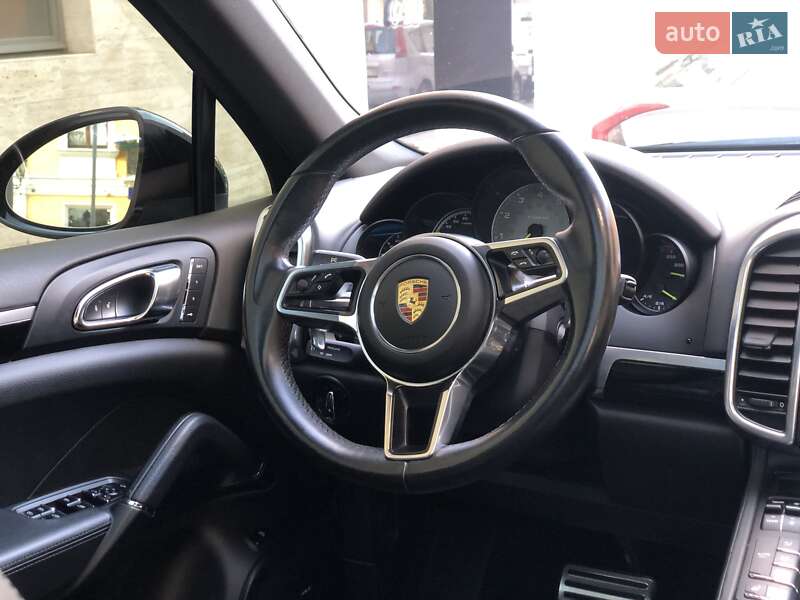 Внедорожник / Кроссовер Porsche Cayenne 2015 в Одессе