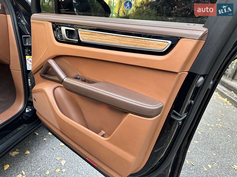 Внедорожник / Кроссовер Porsche Cayenne 2018 в Киеве