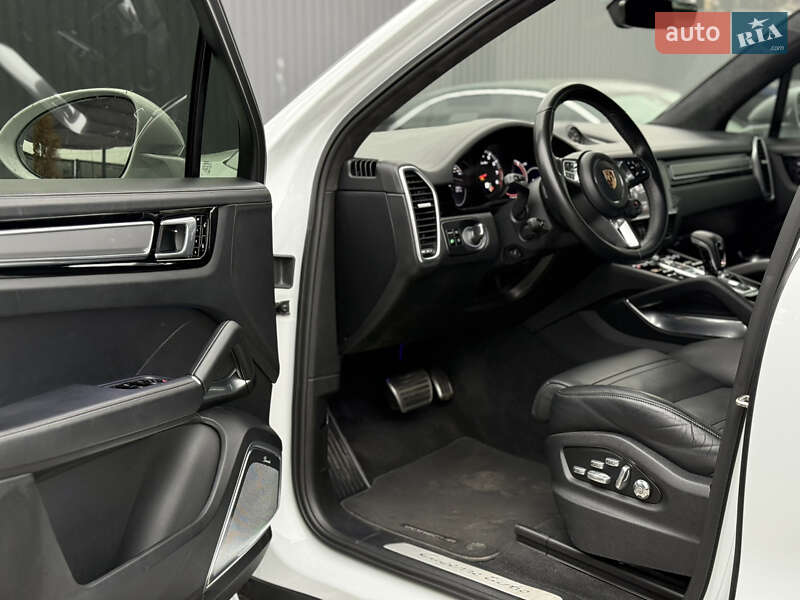 Позашляховик / Кросовер Porsche Cayenne 2018 в Києві