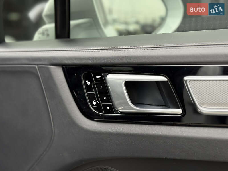 Позашляховик / Кросовер Porsche Cayenne 2018 в Києві