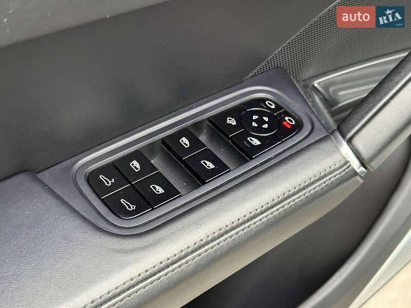 Позашляховик / Кросовер Porsche Cayenne 2018 в Києві