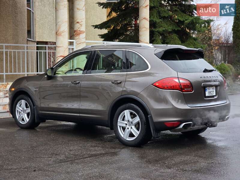 Внедорожник / Кроссовер Porsche Cayenne 2012 в Тернополе
