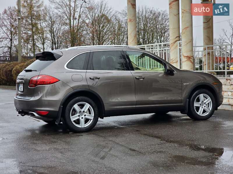 Внедорожник / Кроссовер Porsche Cayenne 2012 в Тернополе
