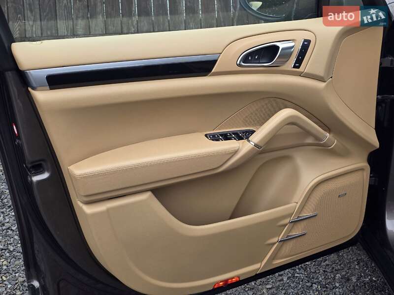 Внедорожник / Кроссовер Porsche Cayenne 2012 в Тернополе